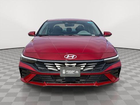 Certified 2025 Hyundai Elantra SEL image 2