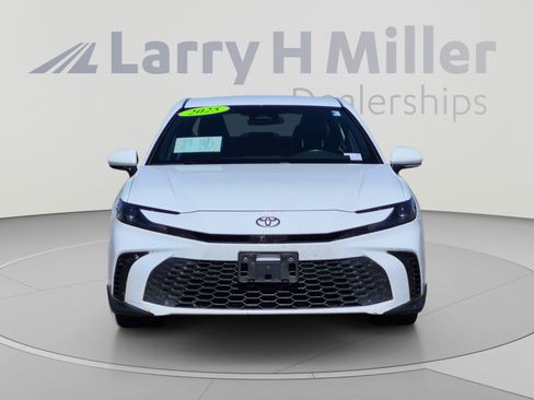 Used 2025 Toyota Camry SE FWD image 8