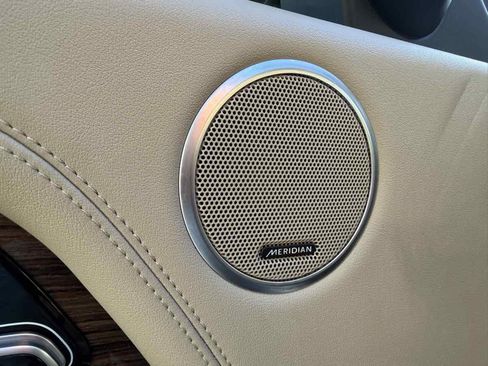 Used 2018 Land Rover Range Rover HSE image 30