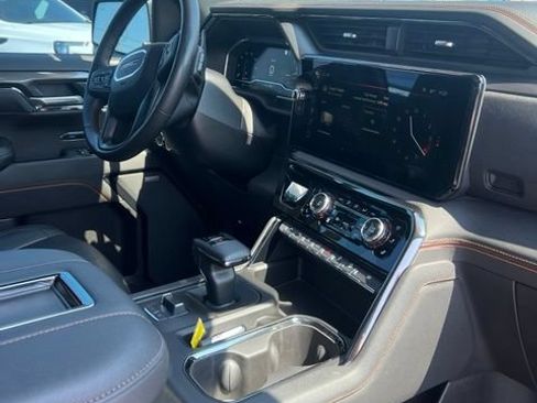 Used 2022 GMC Sierra 1500 AT4 w/ AT4 Premium Package AWD/4WD image 8