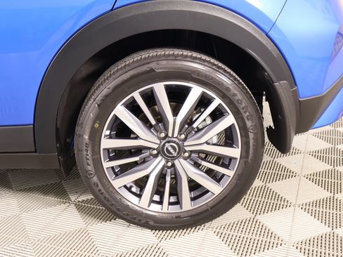 Used 2024 Nissan Kicks SV w/ Interior Electronics Package FWD image 17