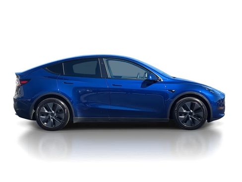 Used 2024 Tesla Model Y Long Range image 9