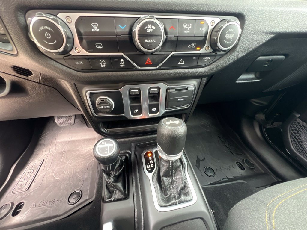 Used 2025 Jeep Wrangler Sport AWD/4WD image 31