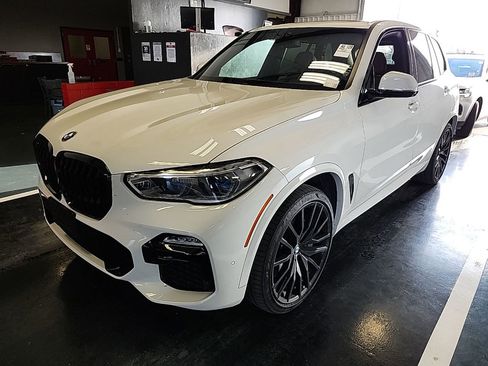 Used 2020 BMW X5 M50i w/ Executive Package image 2