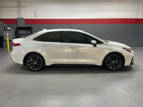 Used 2025 Toyota Corolla SE image 7