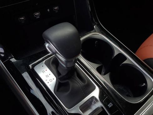 Certified 2024 Kia Carnival SX Prestige FWD image 28