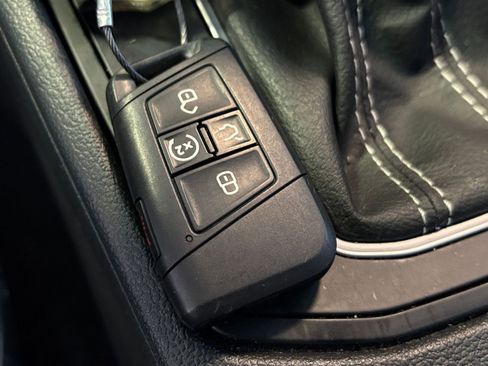 Used 2025 Volkswagen Jetta SE image 22