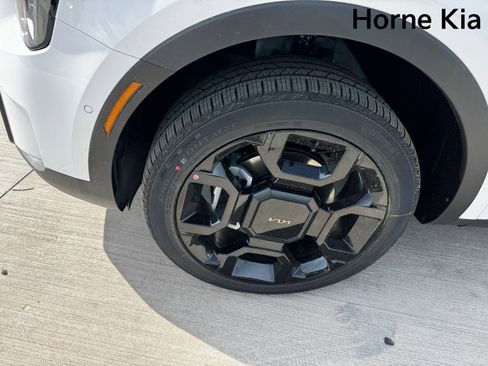 New 2026 Kia Sorento SX Prestige w/ Olive Brown Leather Package image 8