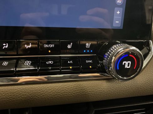 Used 2023 GMC Canyon Denali AWD/4WD image 25
