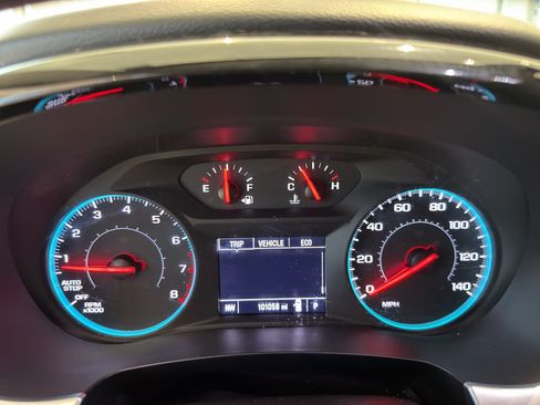 Used 2021 Chevrolet Traverse LS w/ LPO, Black Accent Package FWD image 11