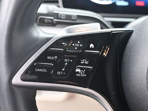 Used 2025 Mercedes-Benz GLS 450 4MATIC image 18