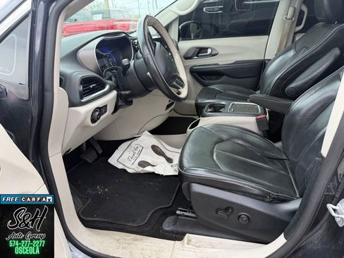 Used 2019 Chrysler Pacifica Limited FWD image 4