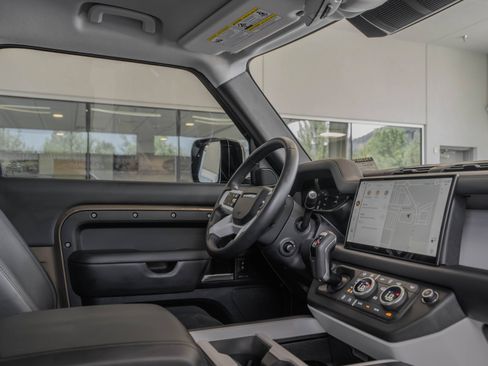 Used 2025 Land Rover Defender 90 S AWD/4WD image 18
