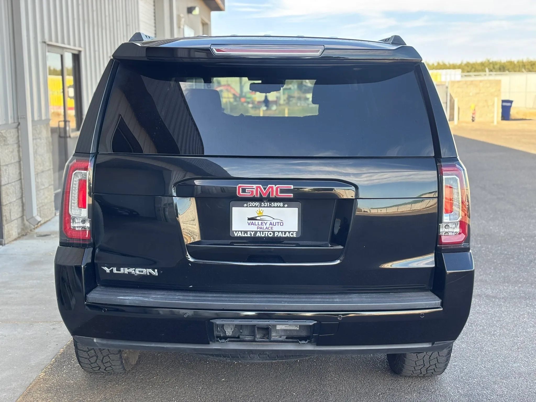 Used 2016 GMC Yukon SLE w/ HD Trailering Package AWD/4WD image 4