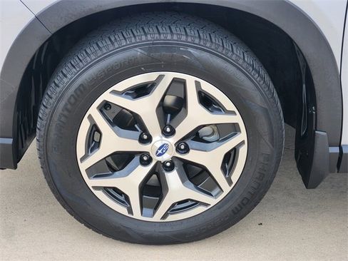 Used 2020 Subaru Forester Premium image 12