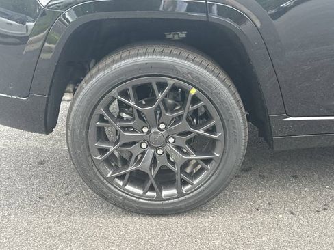 New 2026 Jeep Grand Cherokee Summit AWD/4WD image 17