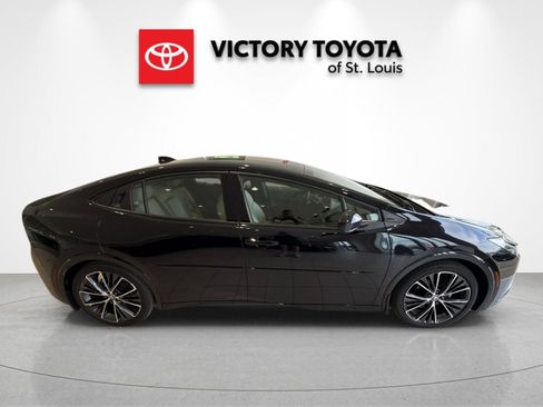 Used 2024 Toyota Prius XLE FWD image 2
