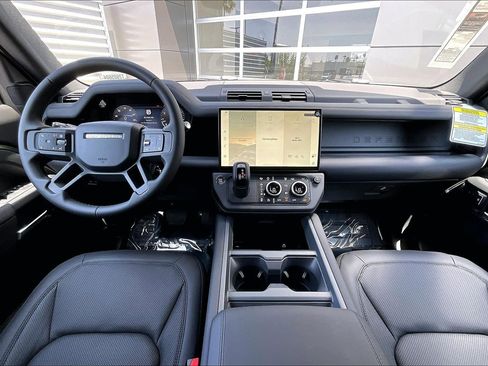 New 2026 Land Rover Defender 110 X-Dynamic SE AWD/4WD image 5