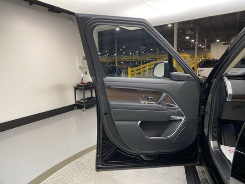 Certified 2023 Land Rover Range Rover SE AWD/4WD image 14