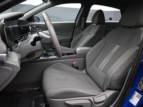 Certified 2023 Hyundai Elantra SEL w/ Convenience Package FWD image 11