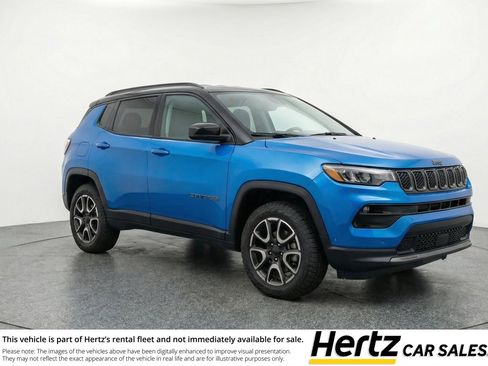 Used 2025 Jeep Compass Trailhawk image 1