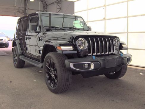 Used 2022 Jeep Wrangler Unlimited Sahara w/ Cold Weather Group AWD/4WD image 3