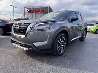 Used 2025 Nissan Pathfinder Platinum video 1
