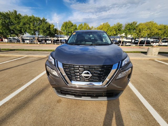 Used 2023 Nissan Rogue SV FWD image 2