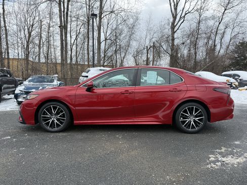 Used 2021 Toyota Camry SE image 6