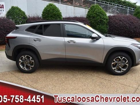 Used 2024 Chevrolet Trax LT w/ Driver Confidence Package FWD image 11