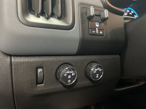 Used 2022 Chevrolet Colorado Z71 w/ Z71 Midnight Edition image 16