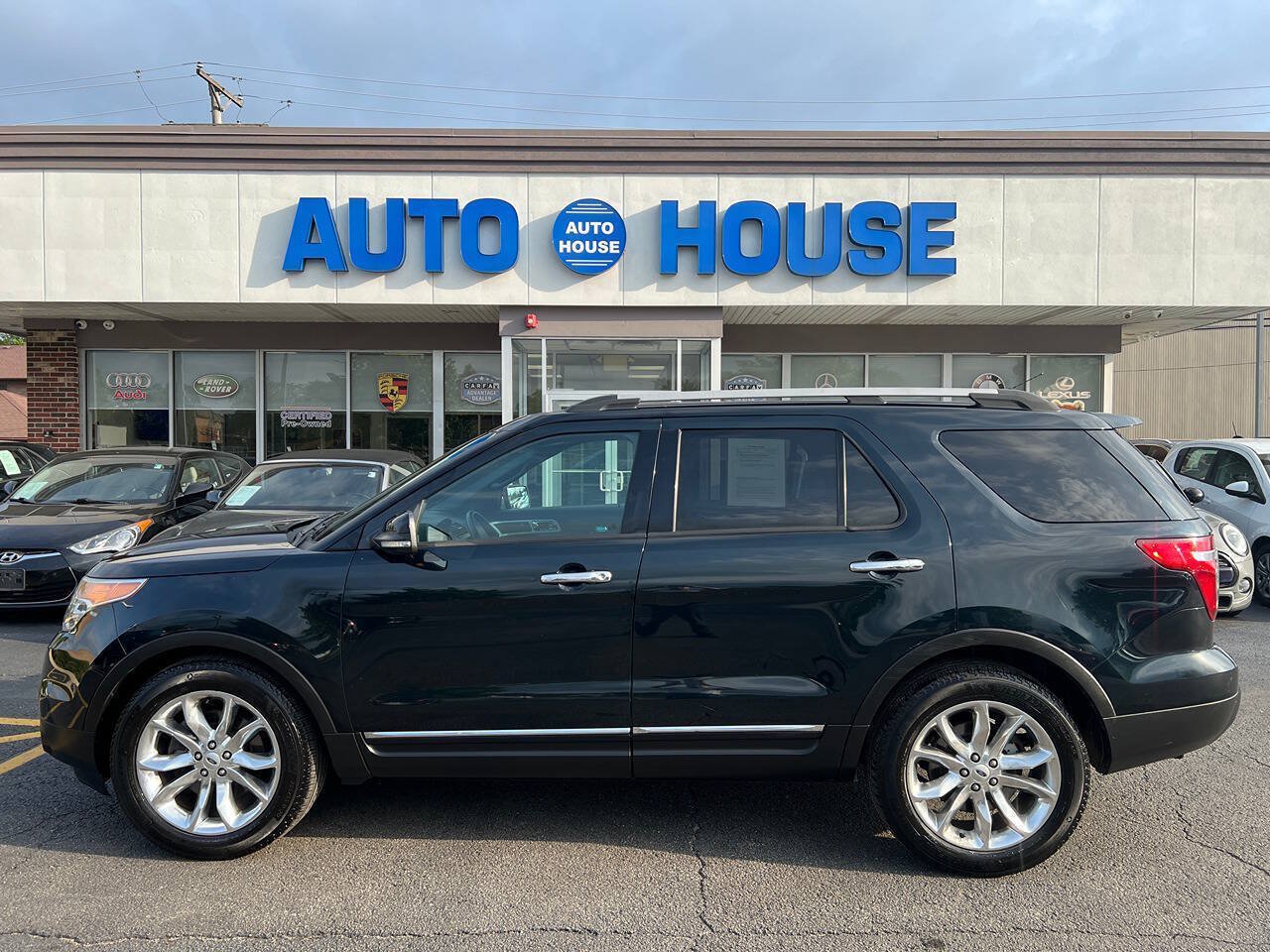 Used 2015 Ford Explorer XLT w/ Equipment Group 202A FWD image 7