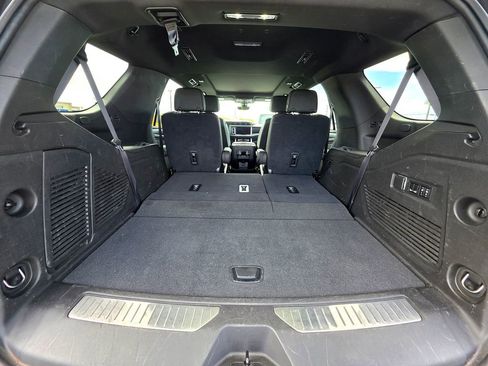 Used 2021 GMC Yukon Denali w/ Denali Premium Package AWD/4WD image 9