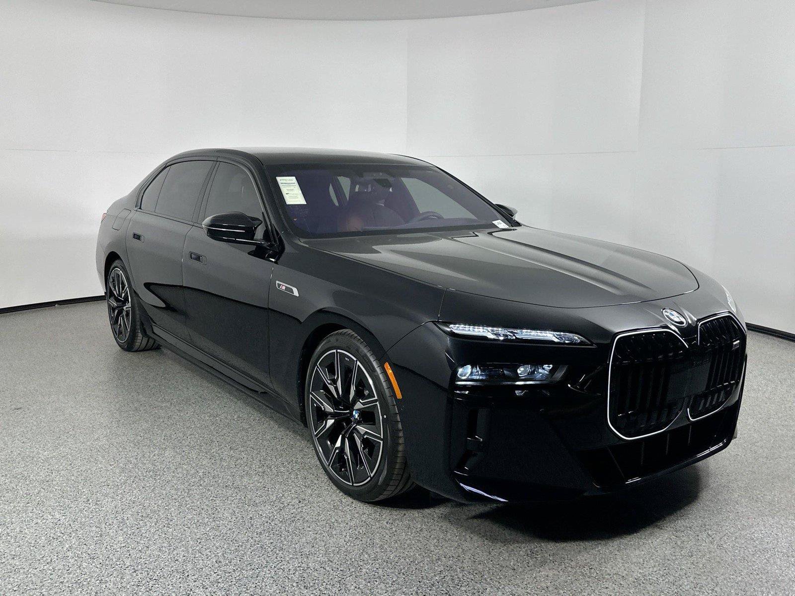 Used 2025 BMW i7 xDrive60 AWD/4WD image 3