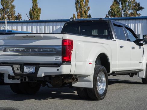 Certified 2022 Ford F450 Platinum w/ FX4 Off-Road Package image 3