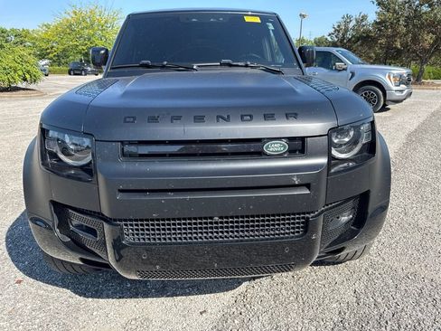Used 2025 Land Rover Defender 110 X-Dynamic SE AWD/4WD image 9