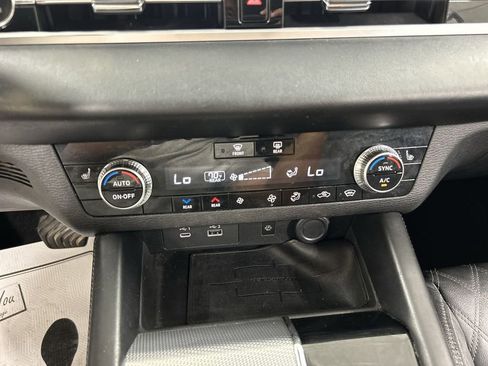 Used 2022 Mitsubishi Outlander SEL AWD/4WD image 17
