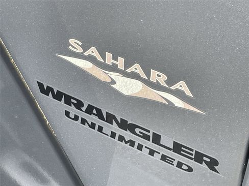 Used 2014 Jeep Wrangler Unlimited Sahara w/ Max Tow Package AWD/4WD image 7