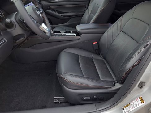 Certified 2023 Nissan Altima 2.5 SR w/ SR Premium Package image 15