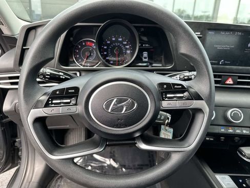 Used 2023 Hyundai Elantra SE FWD image 18