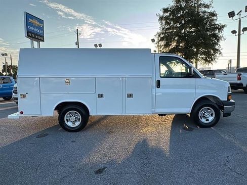 New 2025 Chevrolet Express 3500 w/ Power Convenience Package image 11