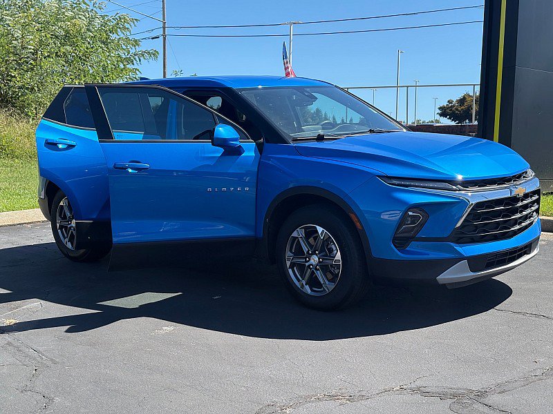 Used 2025 Chevrolet Blazer LT AWD/4WD image 6