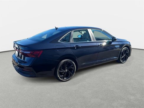 Certified 2025 Volkswagen Jetta SE image 5