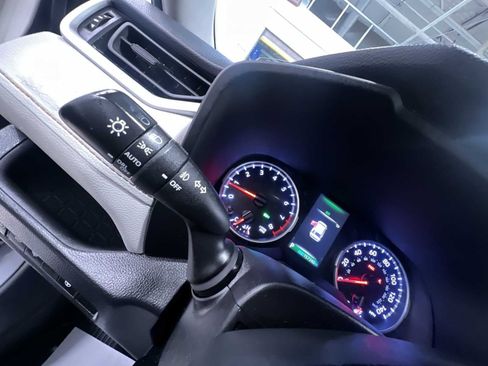 Used 2021 Toyota RAV4 XLE image 18