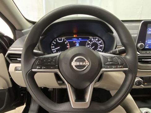 Used 2025 Nissan Altima 2.5 SV image 21