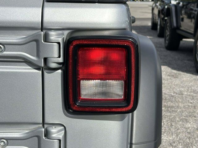 Used 2023 Jeep Wrangler Unlimited Sport AWD/4WD image 12