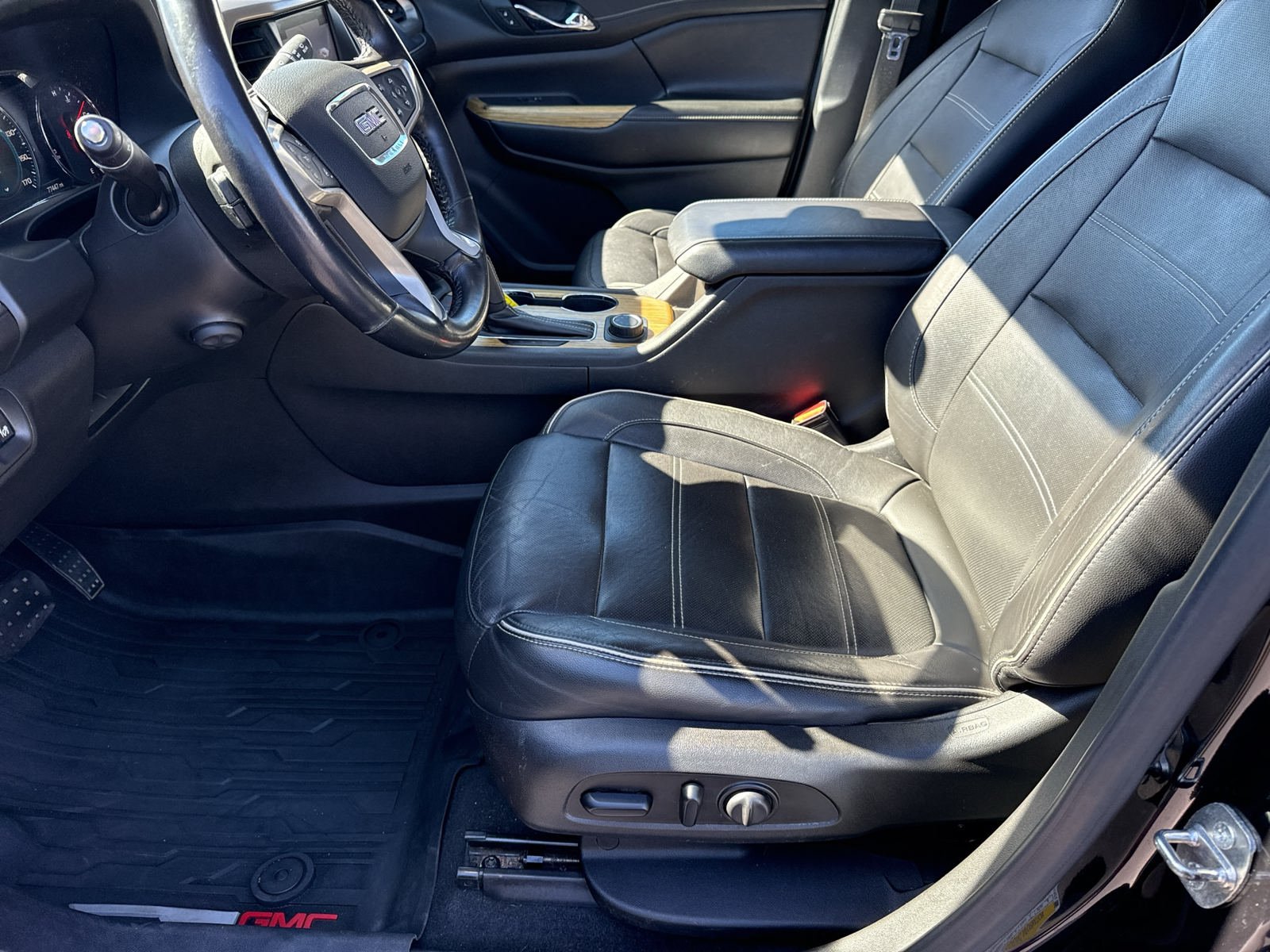 Used 2019 GMC Acadia Denali AWD/4WD image 12