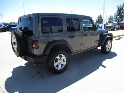 Used 2023 Jeep Wrangler Unlimited Sport w/ Sun And Sound Package AWD/4WD image 6