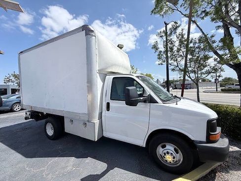 Used 2011 Chevrolet Express 3500 image 8