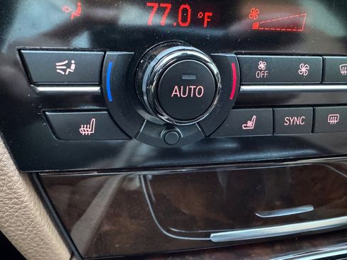 Used 2015 BMW 750Li xDrive image 22